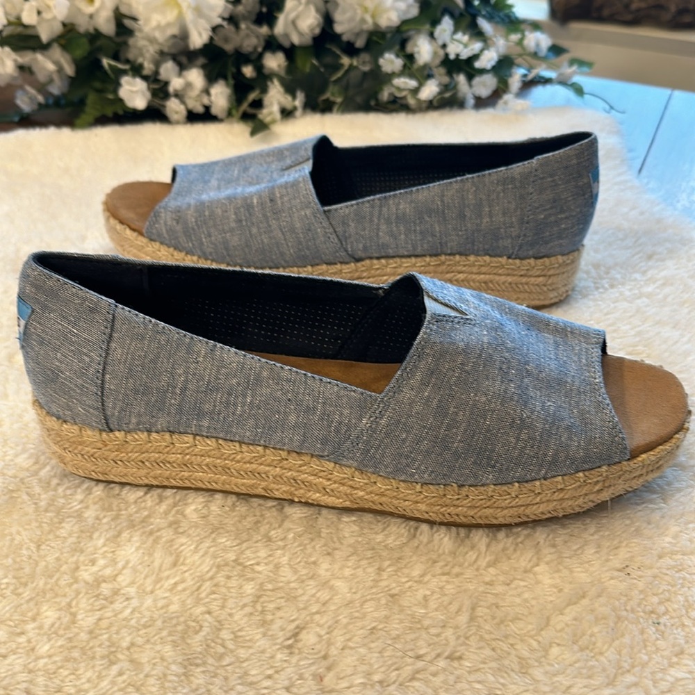 Tom’s shoes